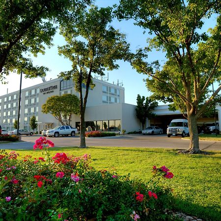 Doubletree By Hilton Wichita Airport Hotel Exterior foto