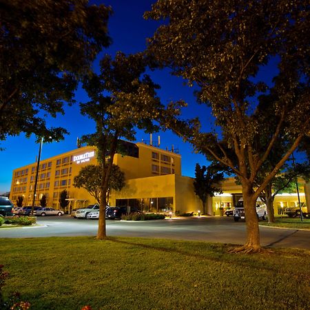 Doubletree By Hilton Wichita Airport Hotel Exterior foto
