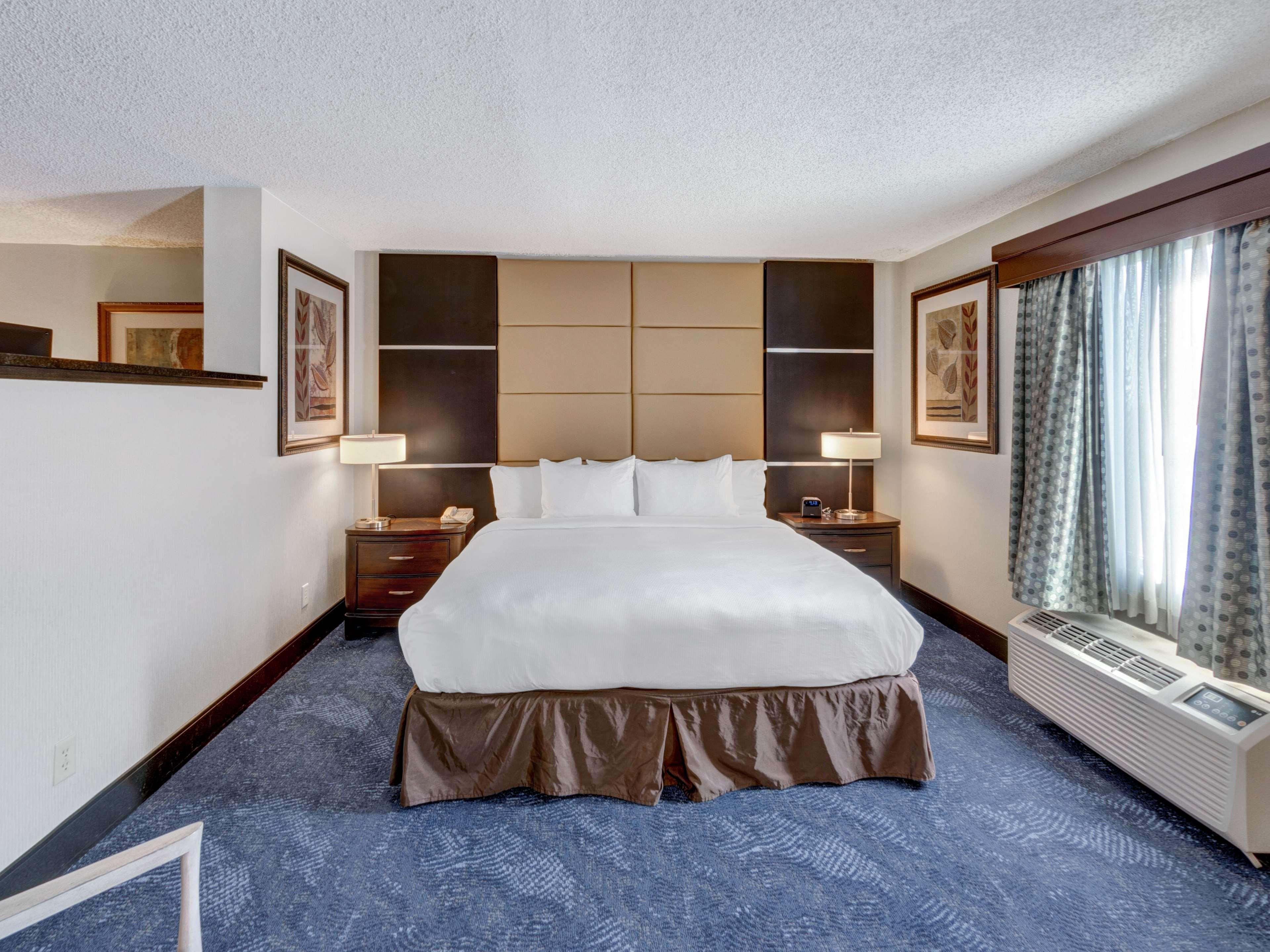 Doubletree By Hilton Wichita Airport Hotel Exterior foto