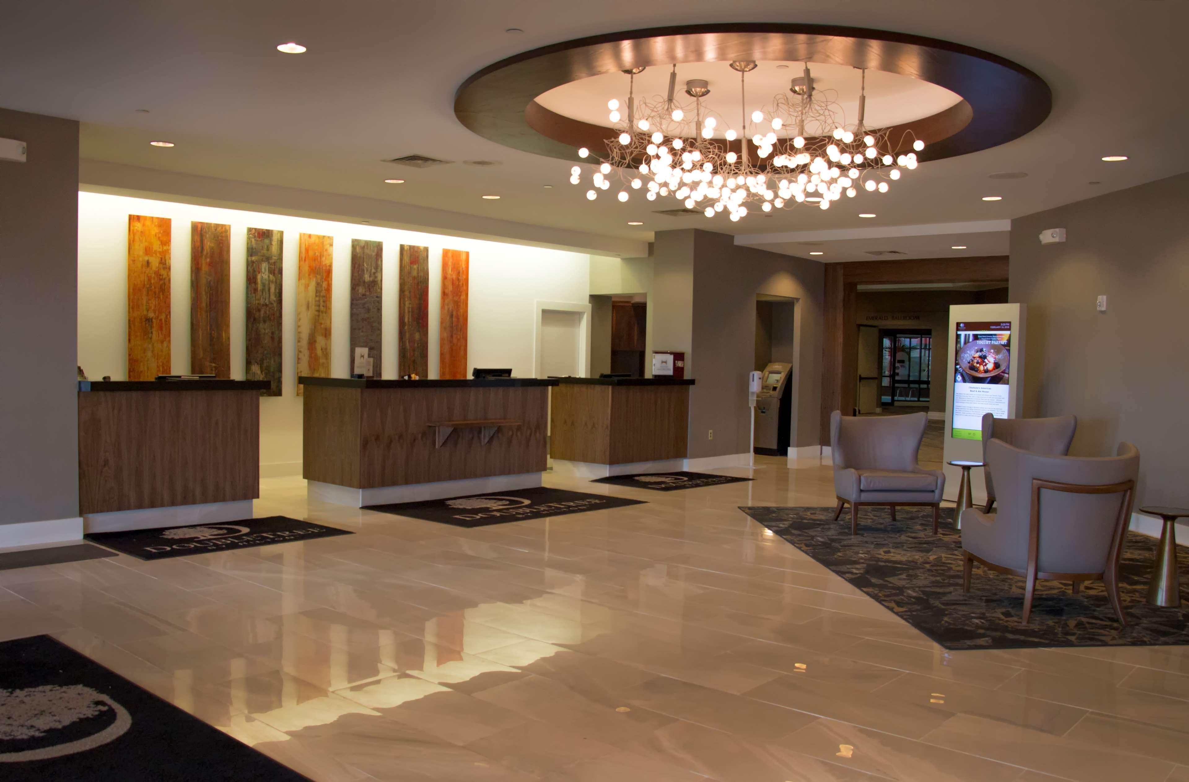 Doubletree By Hilton Wichita Airport Hotel Exterior foto