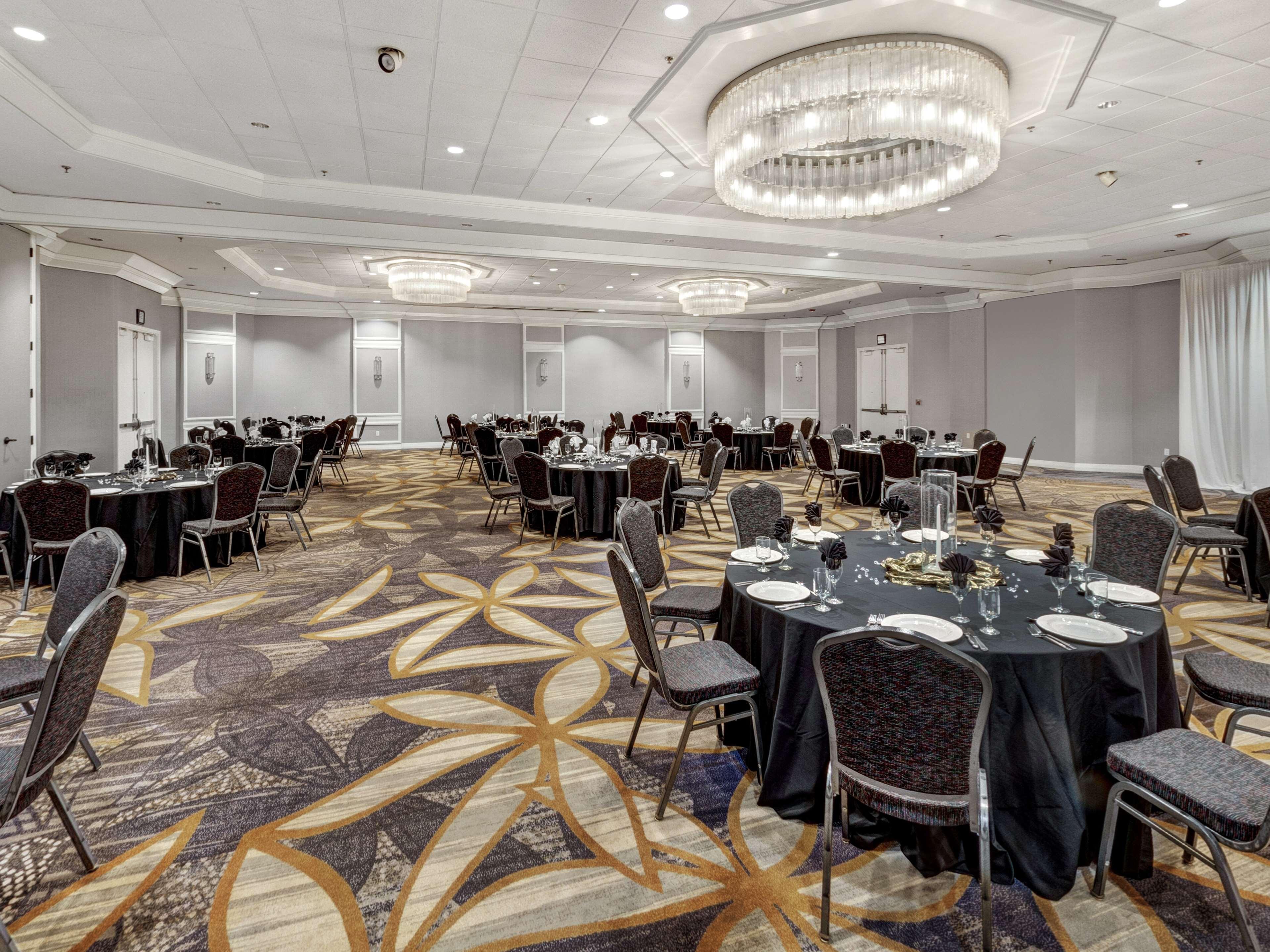 Doubletree By Hilton Wichita Airport Hotel Exterior foto