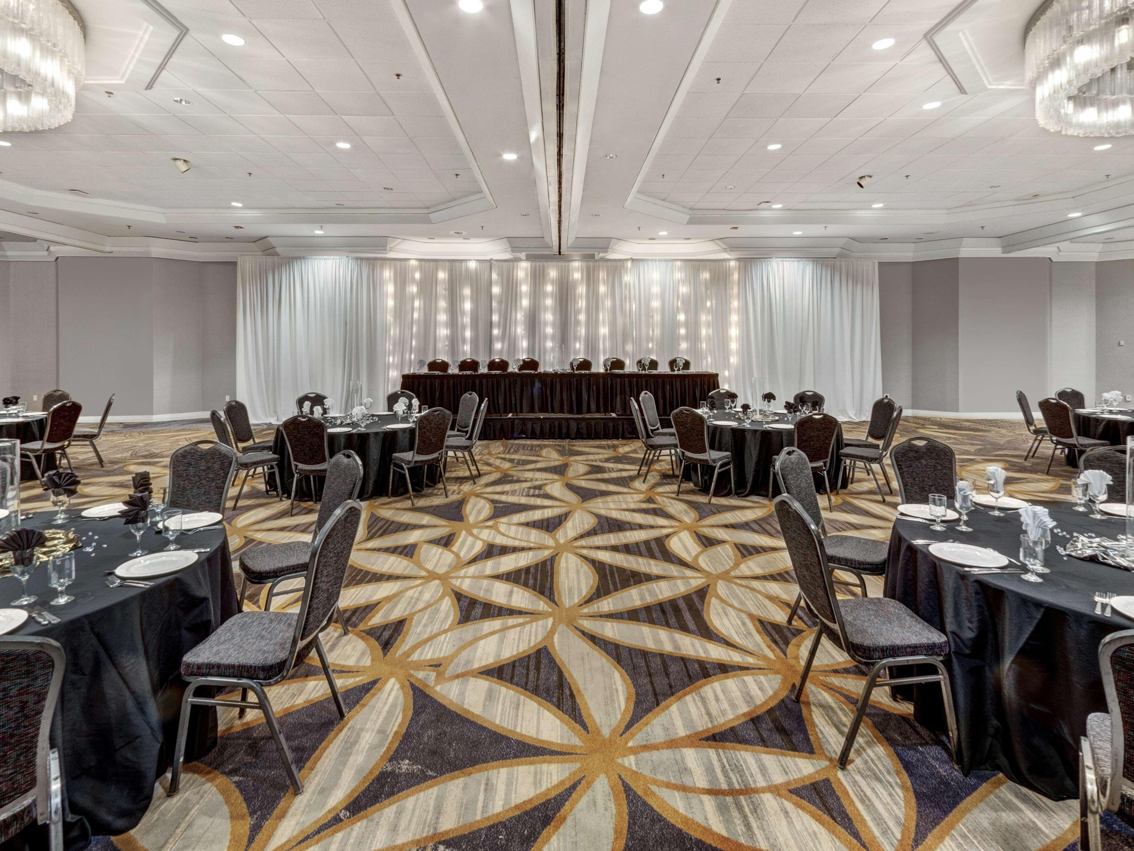 Doubletree By Hilton Wichita Airport Hotel Exterior foto