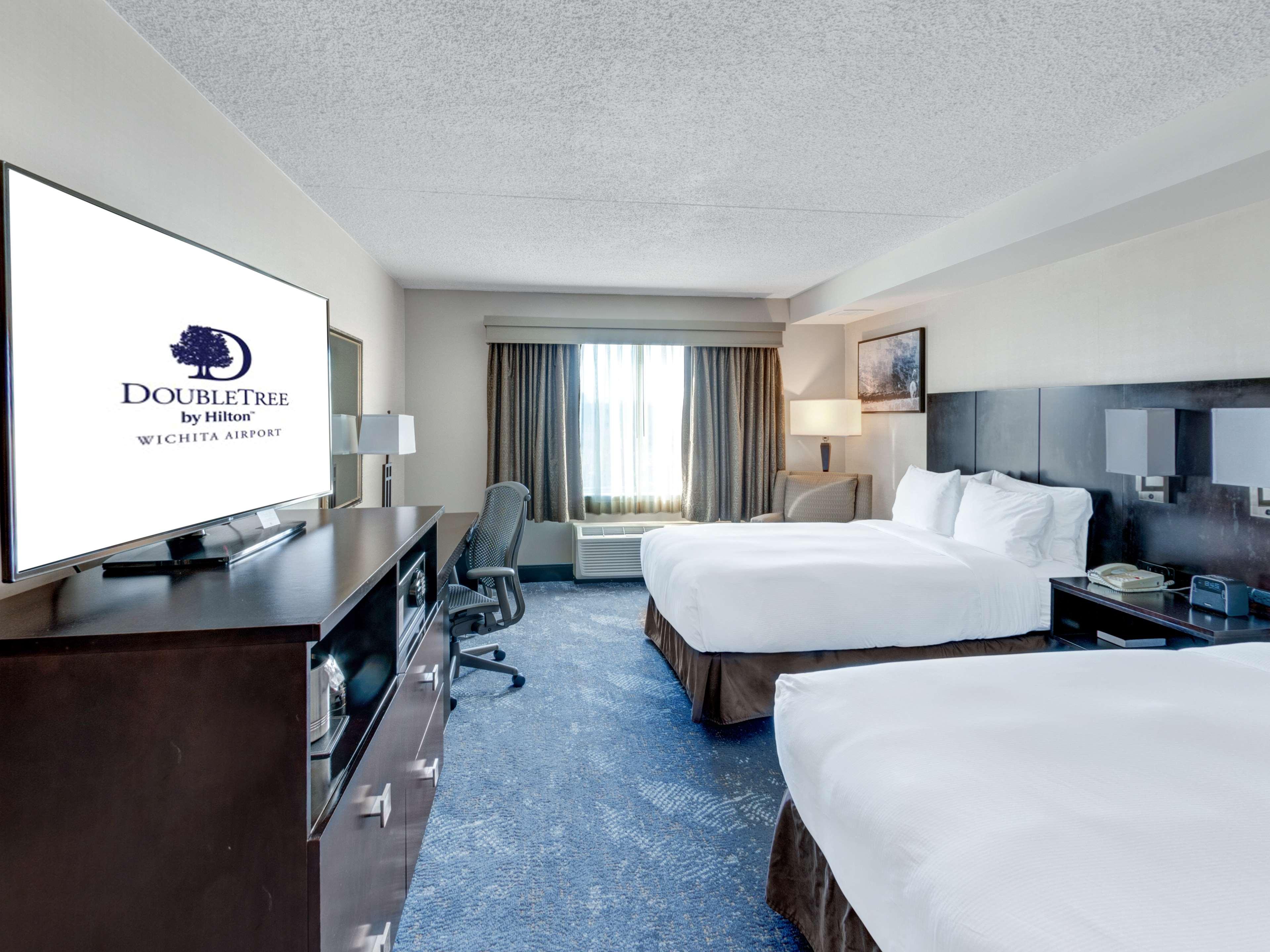 Doubletree By Hilton Wichita Airport Hotel Exterior foto