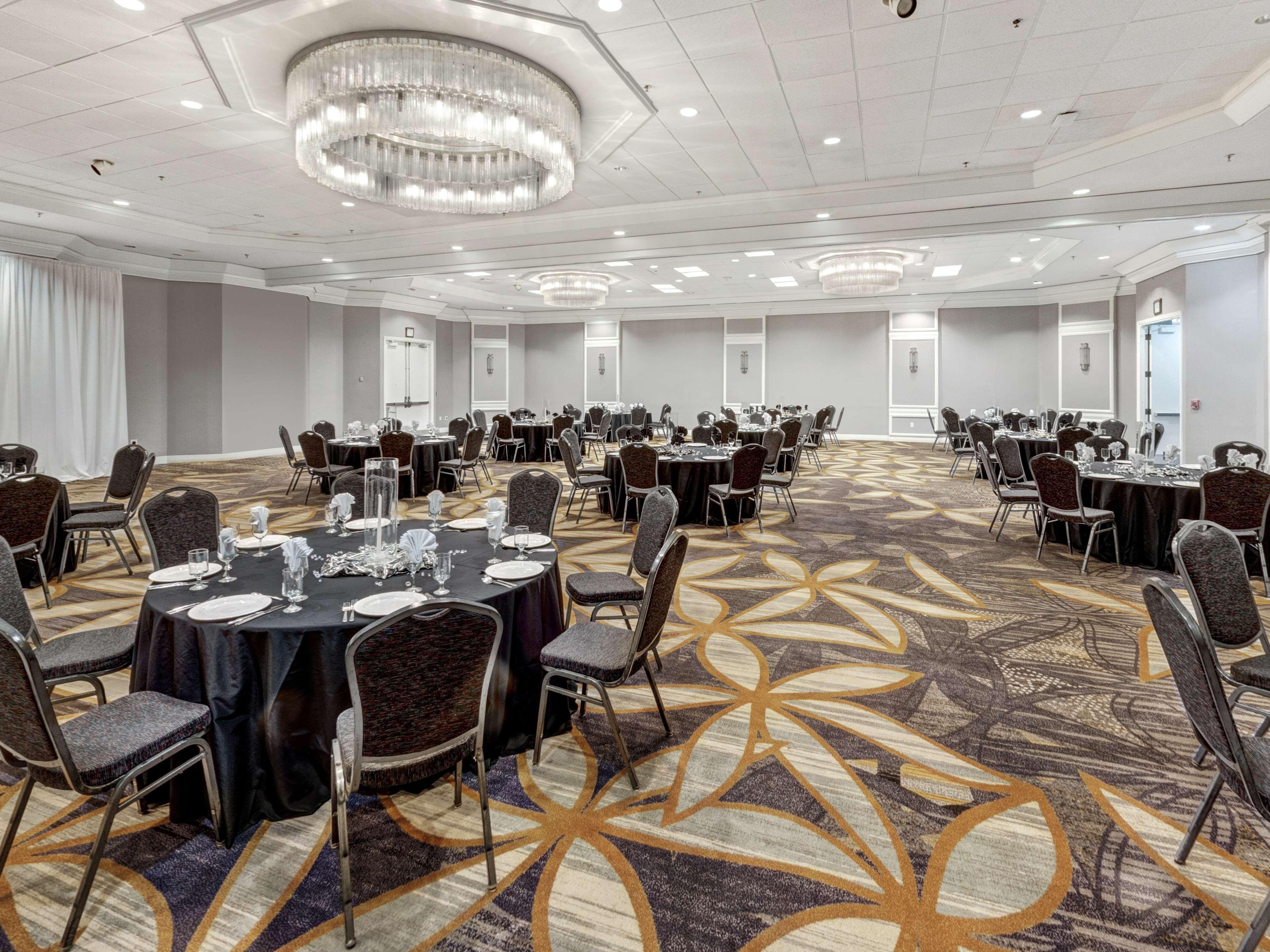 Doubletree By Hilton Wichita Airport Hotel Exterior foto