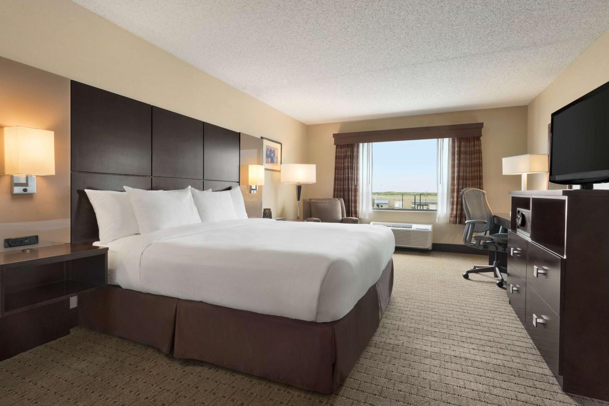 Doubletree By Hilton Wichita Airport Hotel Exterior foto