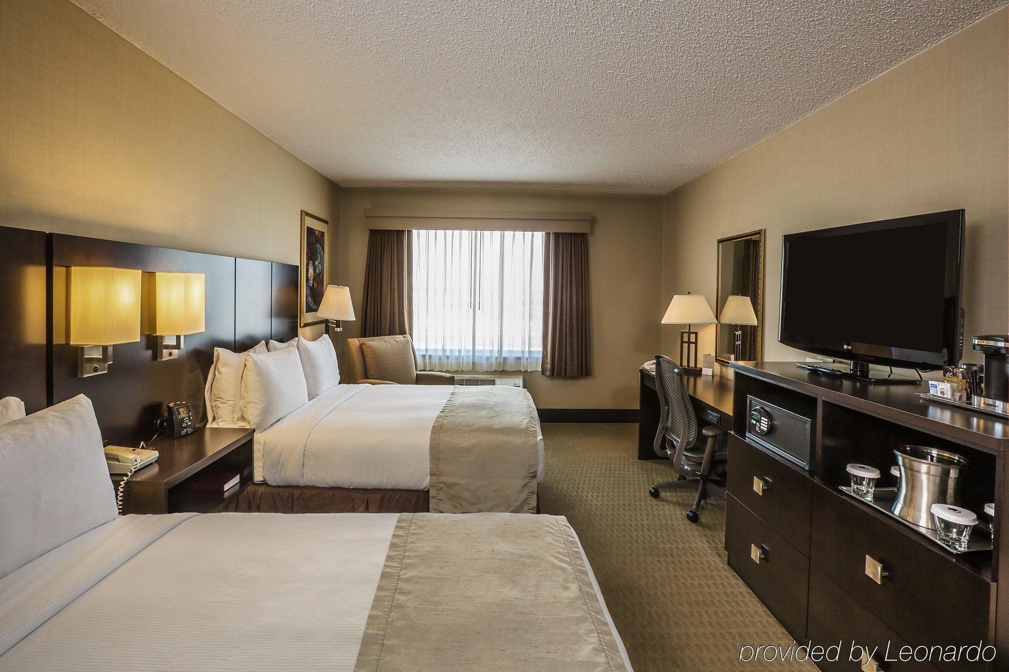 Doubletree By Hilton Wichita Airport Hotel Exterior foto