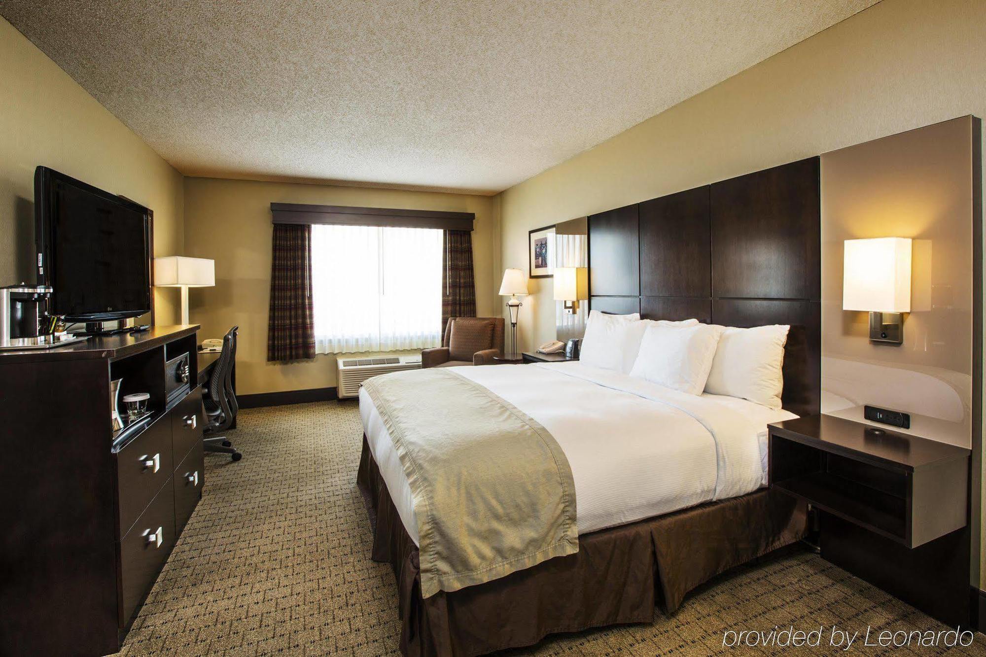 Doubletree By Hilton Wichita Airport Hotel Exterior foto