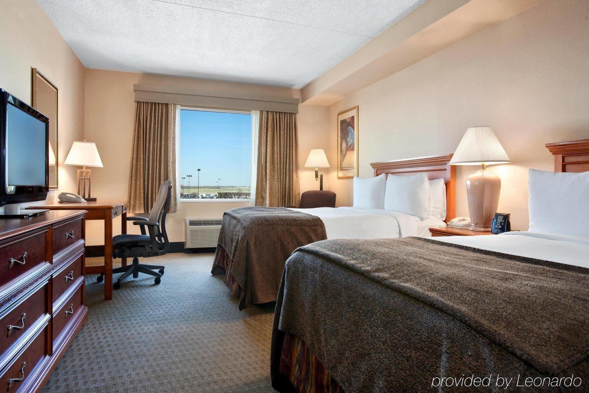 Doubletree By Hilton Wichita Airport Hotel Exterior foto