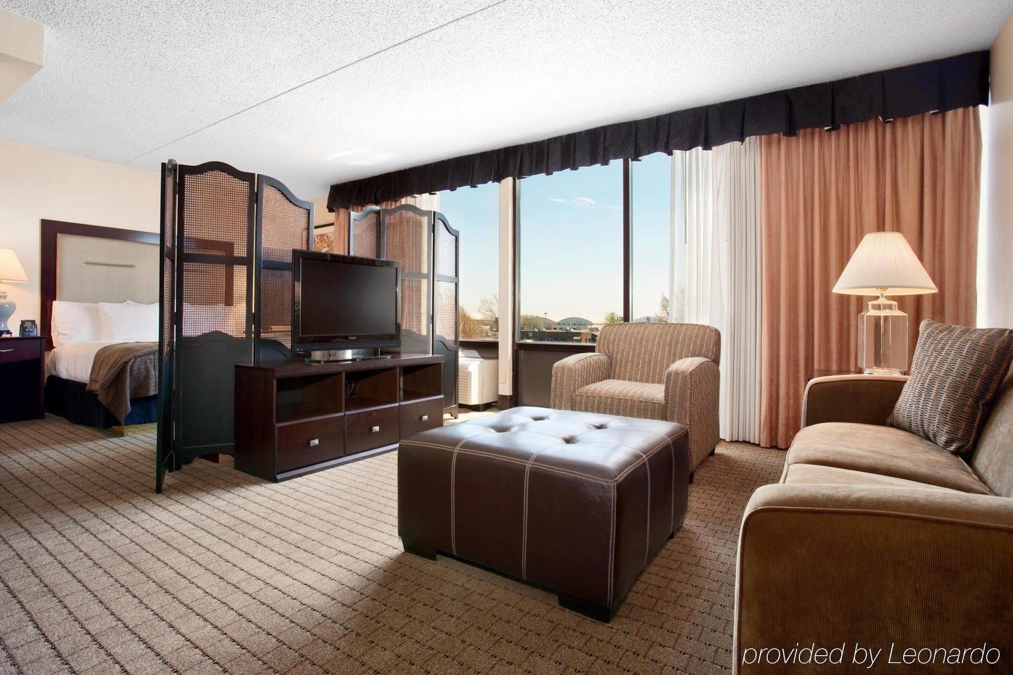Doubletree By Hilton Wichita Airport Hotel Quarto foto
