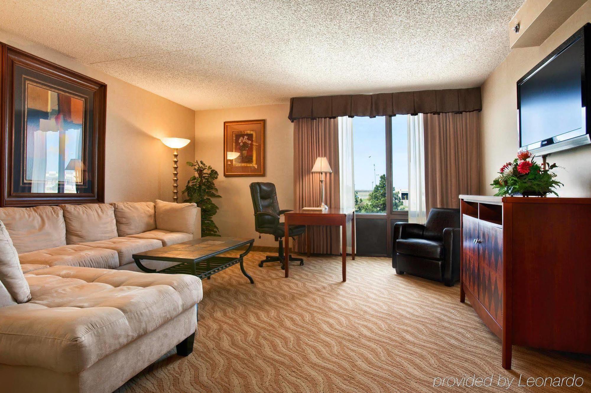 Doubletree By Hilton Wichita Airport Hotel Quarto foto